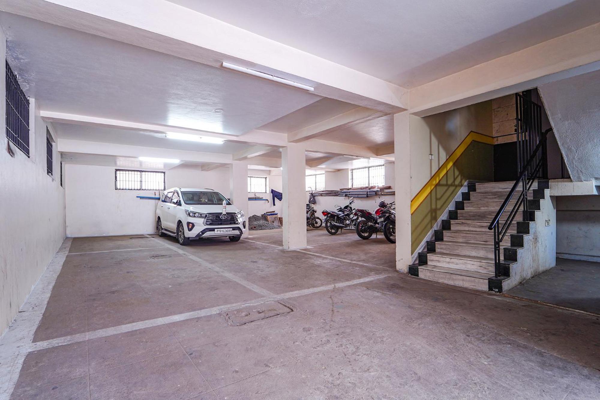 Fabhotel Ess Paradise - Nr Bus Stand Коимбатур Экстерьер фото