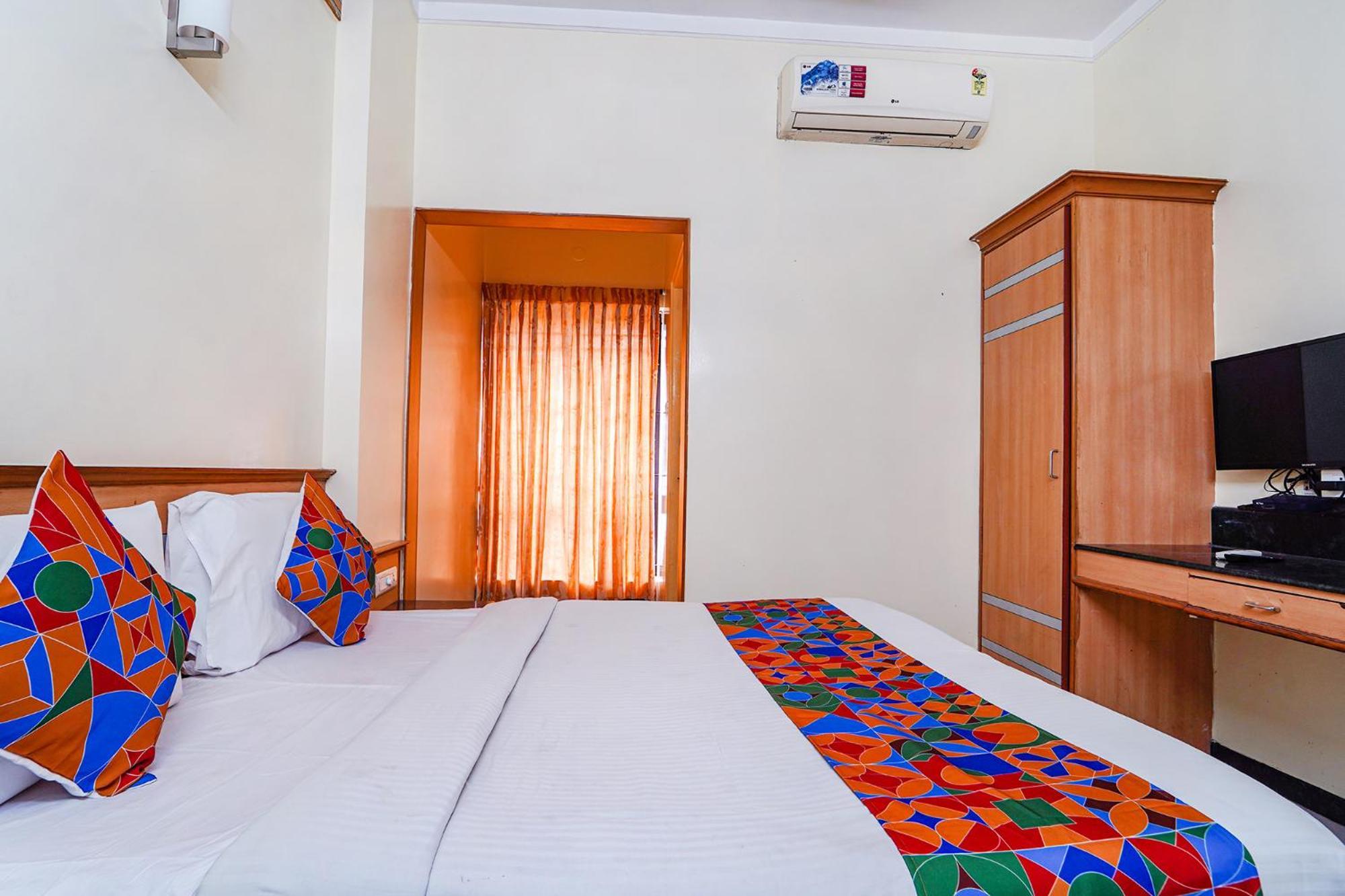 Fabhotel Ess Paradise - Nr Bus Stand Коимбатур Экстерьер фото