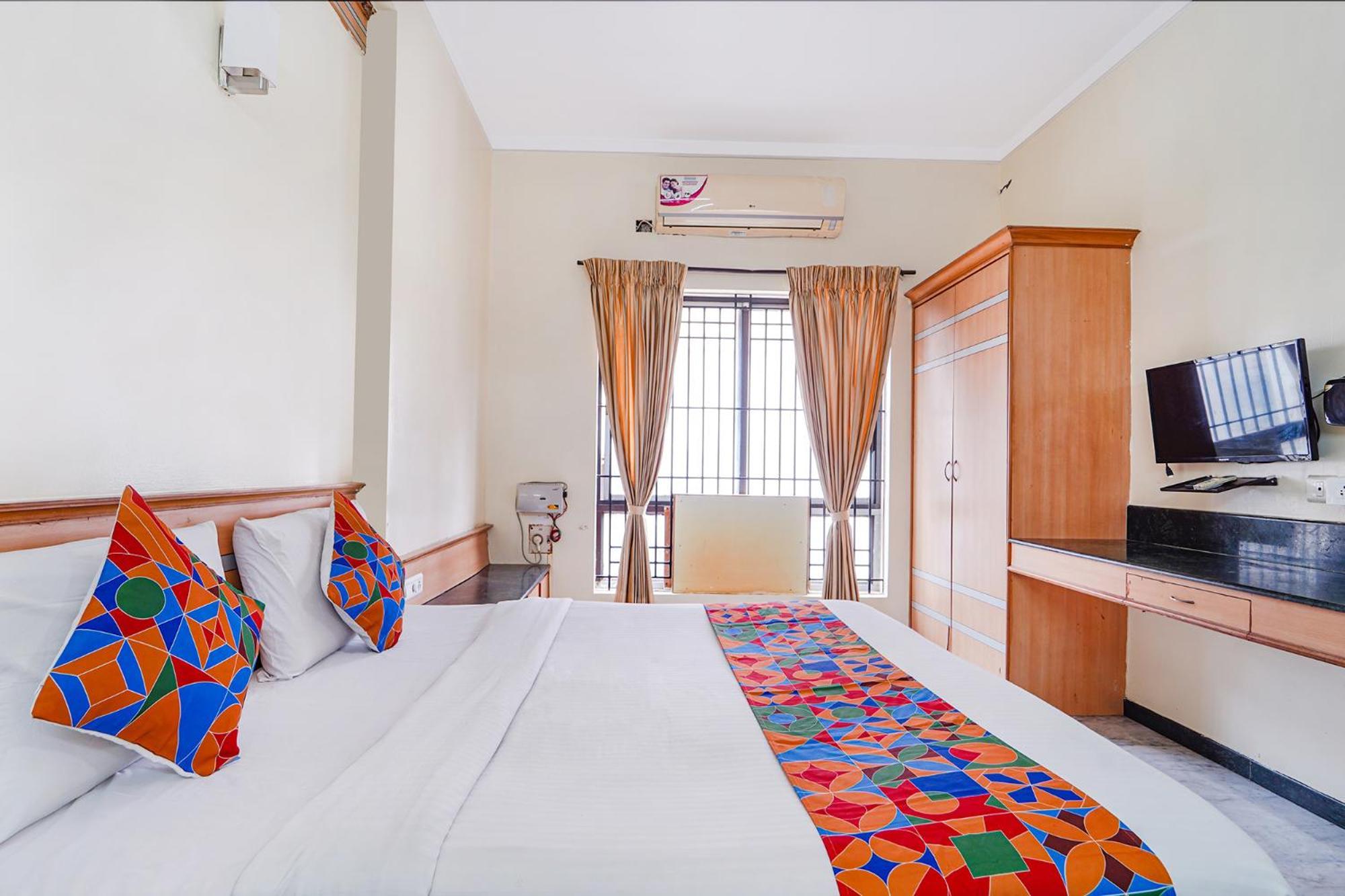 Fabhotel Ess Paradise - Nr Bus Stand Коимбатур Экстерьер фото